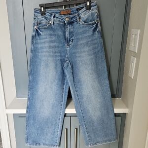 Judy Blue Light Wash Straight Leg Jeans